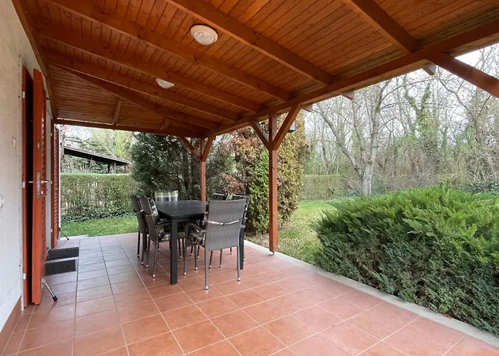 Hausol Vendeghaz شقة